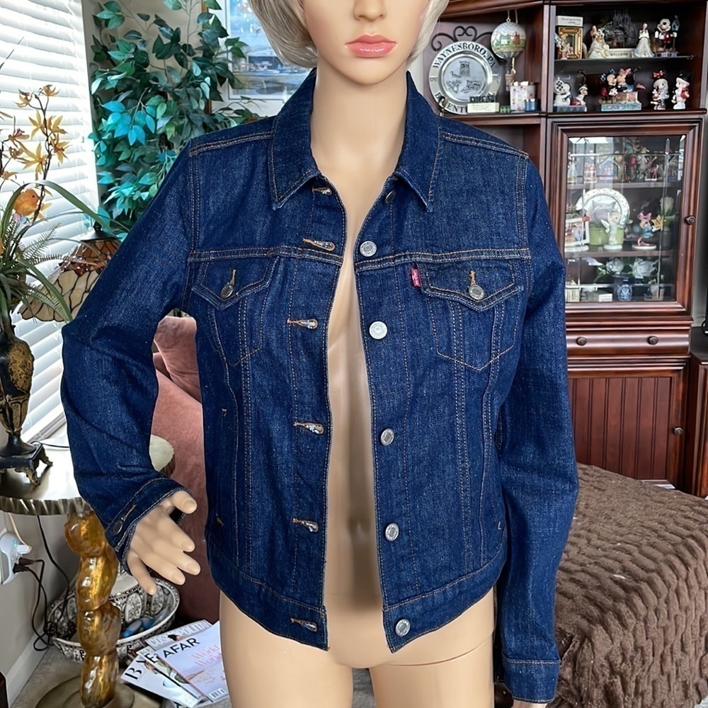 Brand New Levi’s Button Up Fitted Dark Wash Blue Denim Jean Jacket